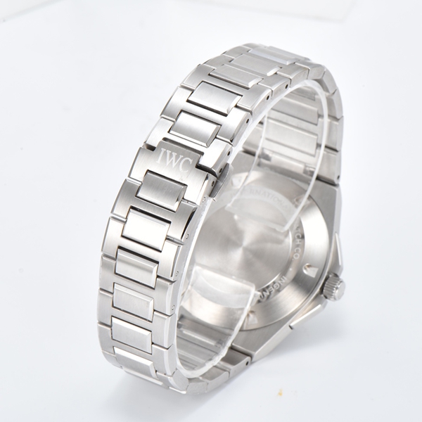 アイ・ダブリュー・シー着用イメージ